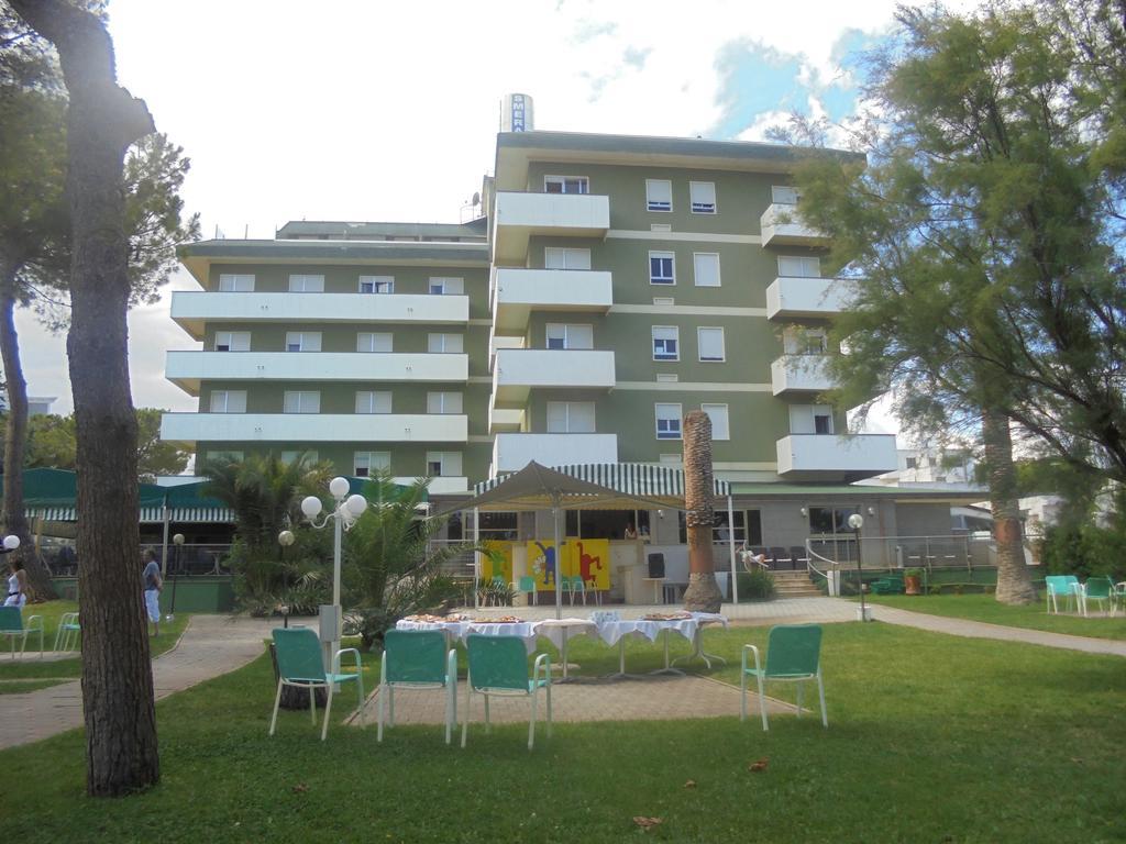 Hotel Smeraldo Giulianova Exterior foto