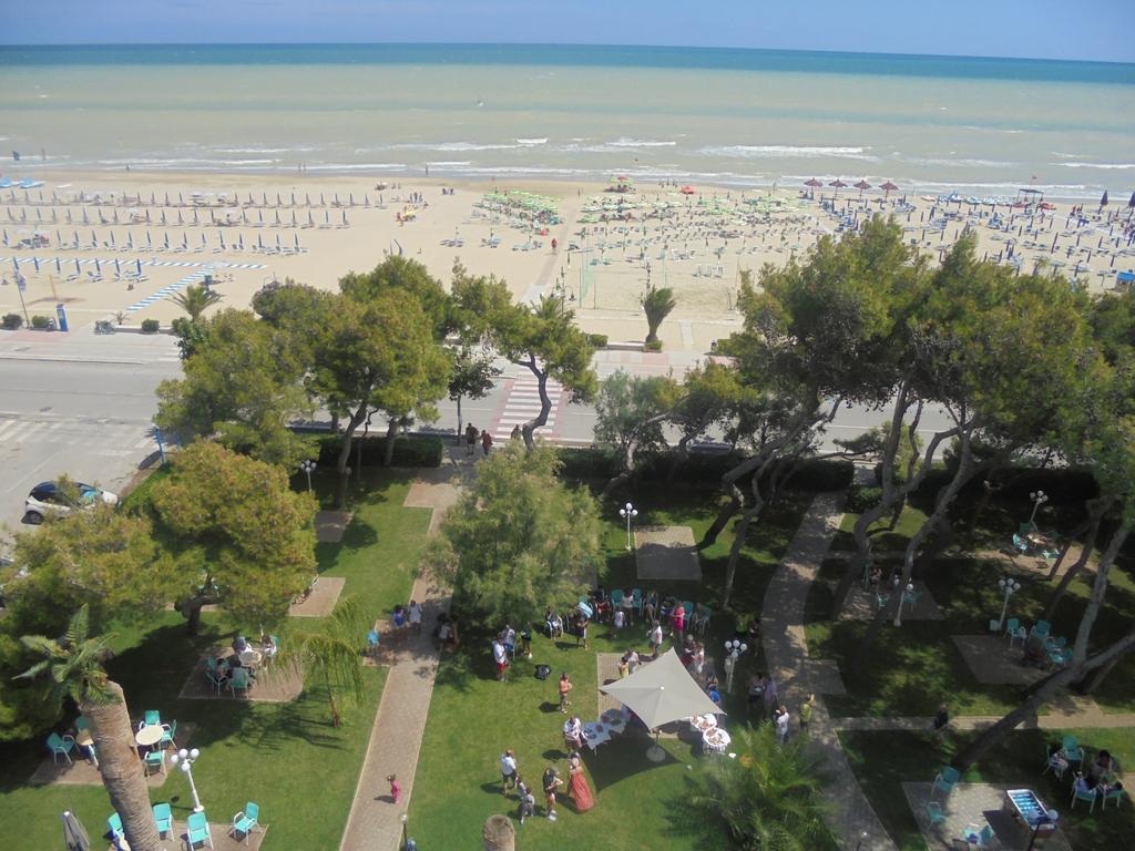 Hotel Smeraldo Giulianova Exterior foto