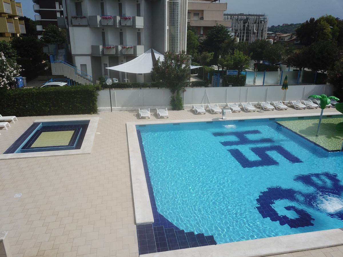 Hotel Smeraldo Giulianova Exterior foto